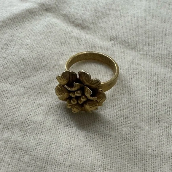 Gold Vintage Flower Ring - Picture 1 of 5